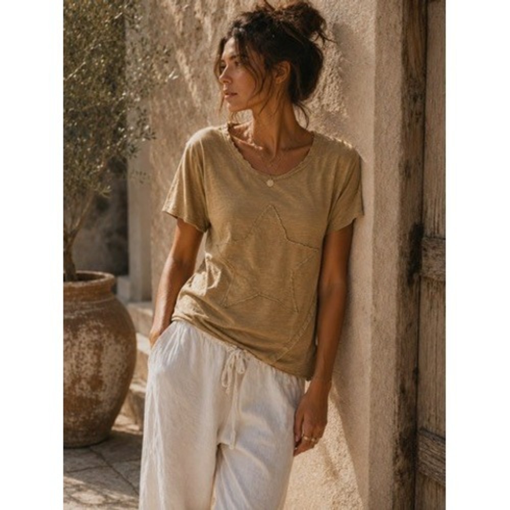 SAGA Made In Italy Womens Tan Slub Knit Star Patch Raw Edge Short Sleeve T-Shirt